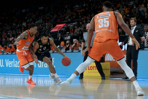 吉斯的内线 吉斯的内线