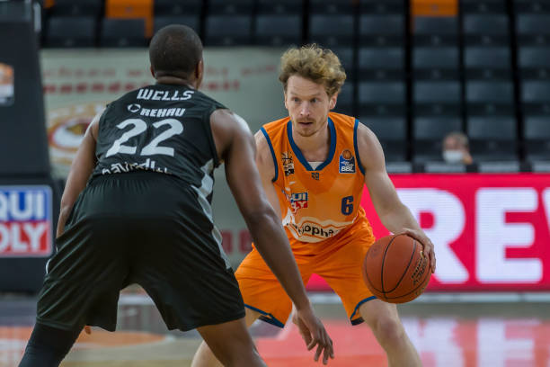 在这个背景 在这个背景